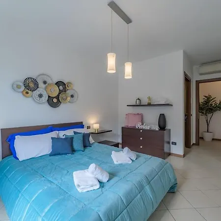 Near Duomo - Free Parking -terrace - Metro - Ac 아파트
