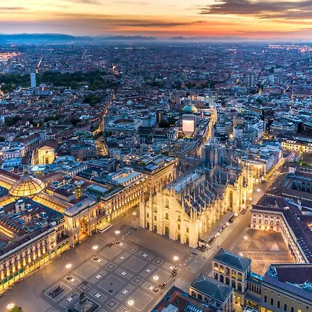 Near Duomo - Free Parking -terrace - Metro - Ac 아파트