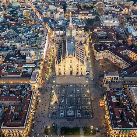 Near Duomo - Free Parking -terrace - Metro - Ac 아파트